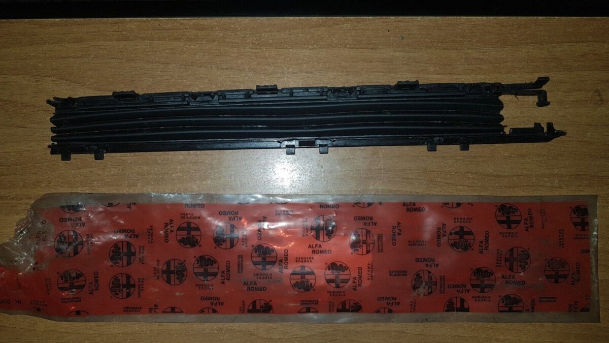 plastica tetto sinistra per alfa 147 46800597 142915386966 plastica tetto sinistra per alfa 147 46800597